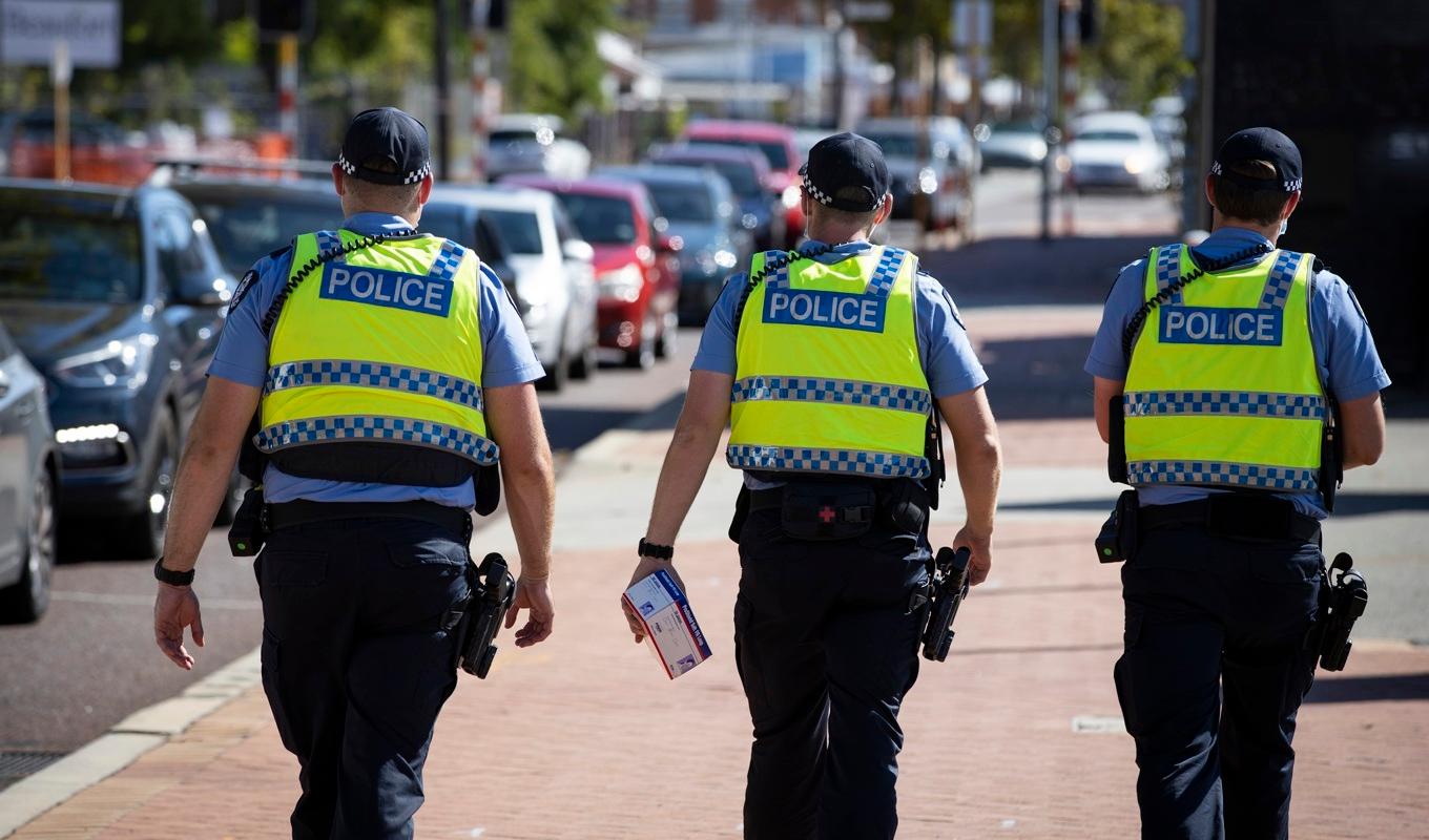 Polis patrullerar i australiska Inglewood i Perth den 1 februari 2021. Foto: Matt Jelonek/Getty Images