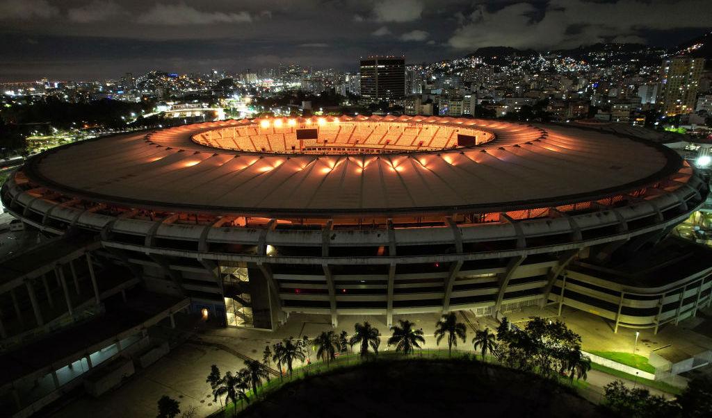 



Maracan Stadium i Rio de Janeiro lyser med gyllene ljus till fotbollslegenden Pelés ära, den 29 september. Pelé blev 82 år efter en kamp mot cancer i Sao Paulo. Den trefaldiga VM-mästaren anses som en av de största fotbollslegenderna genom tiderna. Foto: Wagner Meier/Getty Images                                                                                                                                                                                