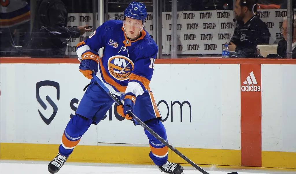 Simon Holmströms moderklubb är Tranås AIF. Han har även spelat för HV71 i SHL och för Bridgeport Sound Tigers i AHL. Nu är det Islanders som gäller.FOTO: BRUCE BENNETT/GETTY IMAGES