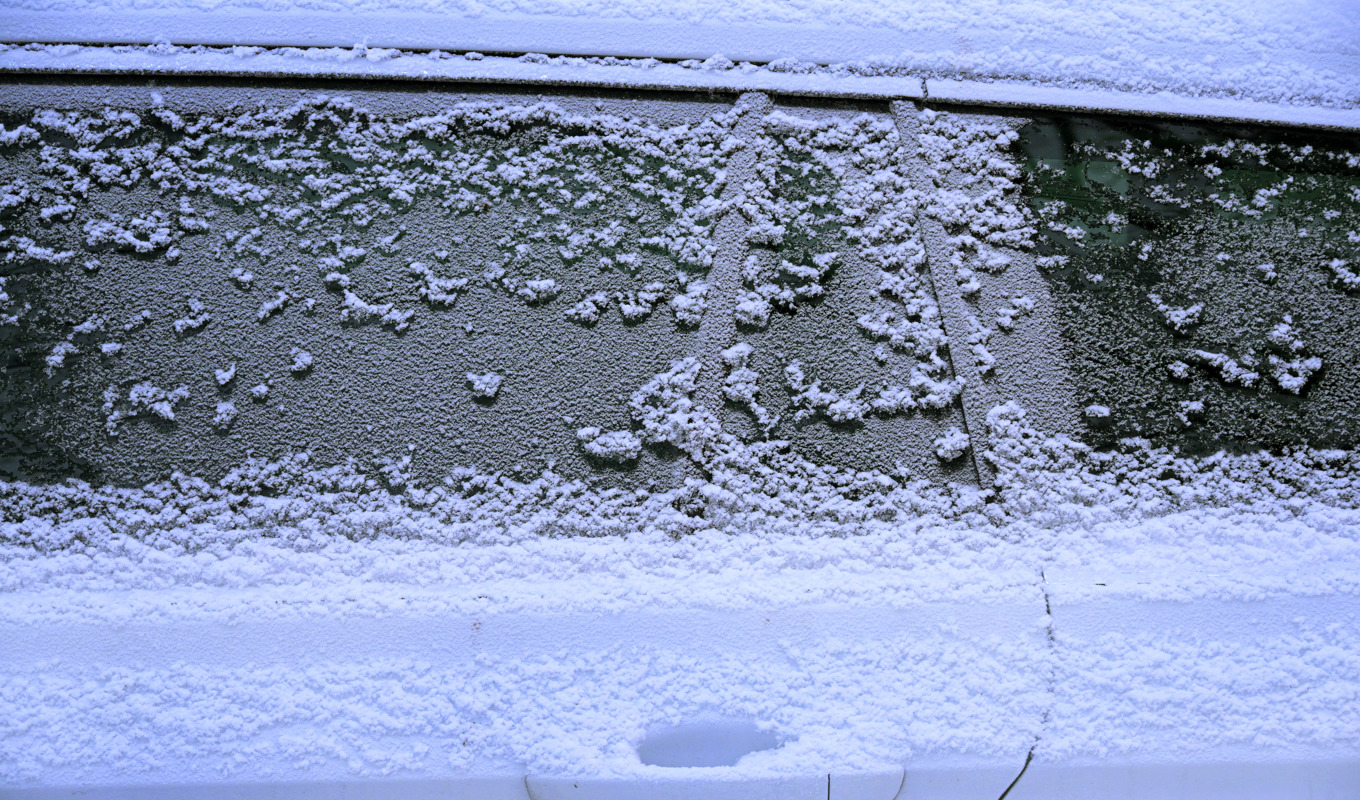 Det fortsätter att snöa kraftigt i delar av Svealand och Götaland under natten mot torsdag. Arkivbild. Foto: Janerik Henriksson/TT