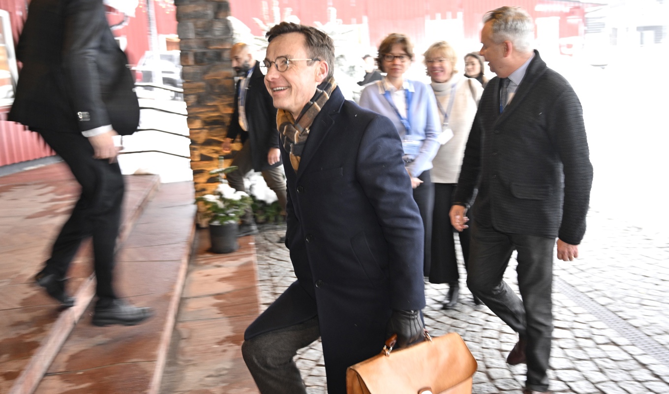 Statsminister Ulf Kristersson (M) anländer till Folk och Försvars rikskonferens i Sälen på söndagen. Foto: Henrik Montgomery/TT