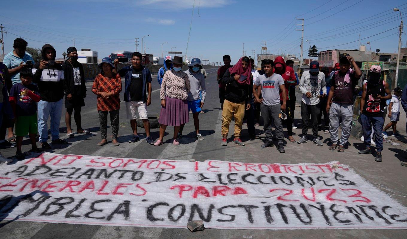 Protester där demonstranter kräver president Dina Boluartes avgång har pågått sedan expresident Pedro Castillio avsattes och frihetsberövades i december. Arkivbild. Foto: Martin Mejia/AP/TT