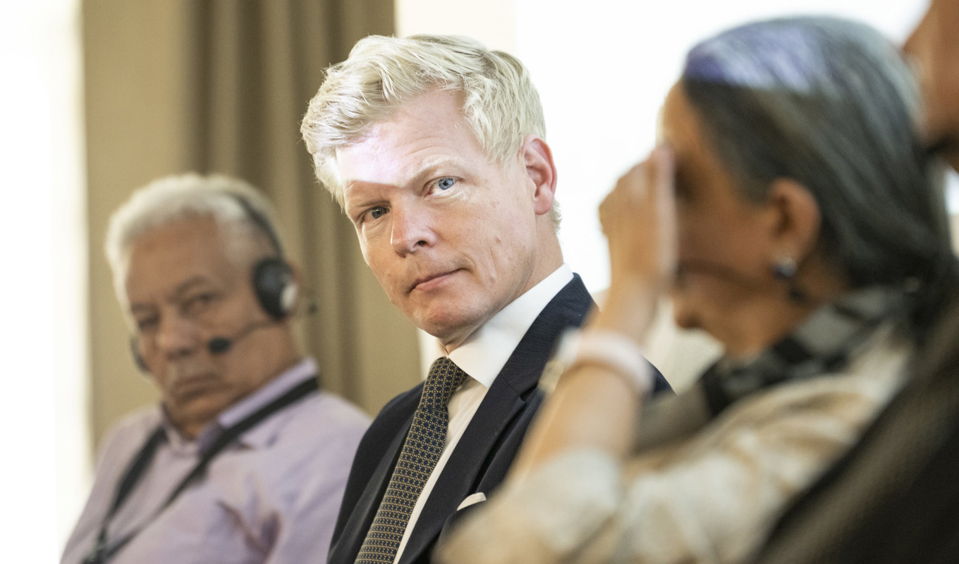 FN:s särskilda sändebud för Jemen, svenske diplomaten Hans Grundberg (mitten). Arkivbild. Foto: Pontus Lundahl/TT