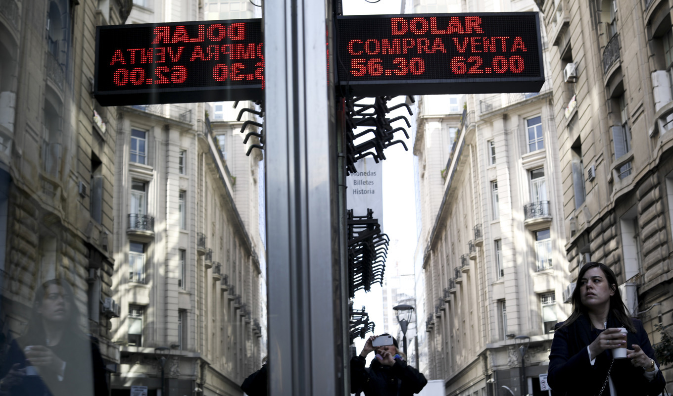 Argentina och Brasilien hoppas att en gemensam valuta ska göra regionen mindre beroende av dollarn. Arkivbild. Foto: Natacha Pisarenko AP/TT