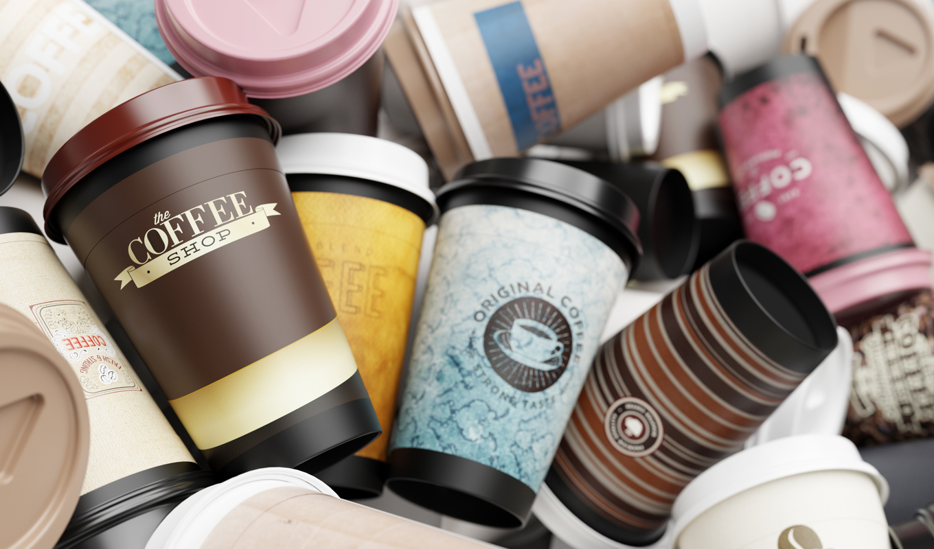 Producenter av bland annat muggar och lock i engångsplast omfattas av direktivet. Foto: Robert Kneschke