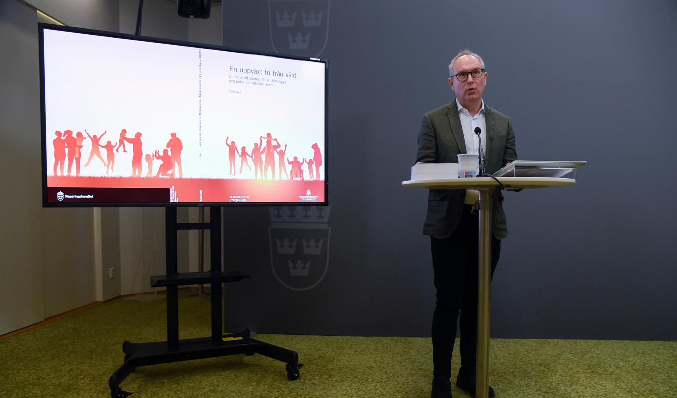 Särskilde utredaren Fredrik Malmberg presenterade slutbetänkandet En uppväxt fri från våld – en strategi för att bekämpa våld mot barn, den 18 januari 2023. Foto: Marko Säävälä/TT