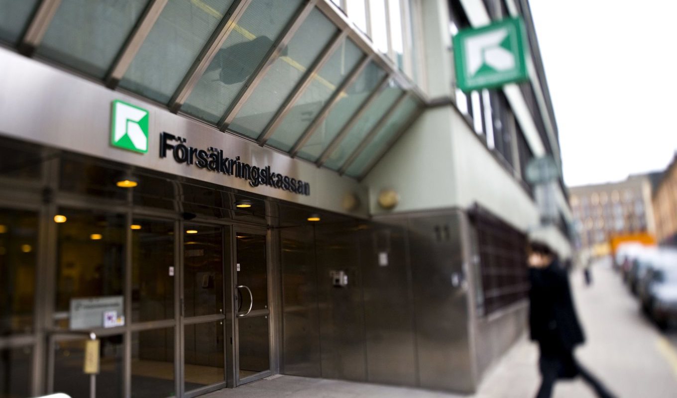 Den snabbt stigande inflationen lyckades urholka uppskrivningen av socialförsäkringarna redan innan prisbasbeloppet höjdes vid årsskiftet, enligt Försäkringskassans analys. Arkivbild. Foto: HENRIK MONTGOMERY/TT