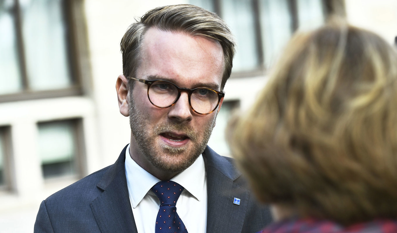 Bostadsminister Andreas Carlson säger till SVT att Bromma kan bli en omställningshub för elflyget och att det vore "direkt osmart" att avveckla flygplatsen i förtid. Arkivbild. Foto: Claudio Bresciani/TT
