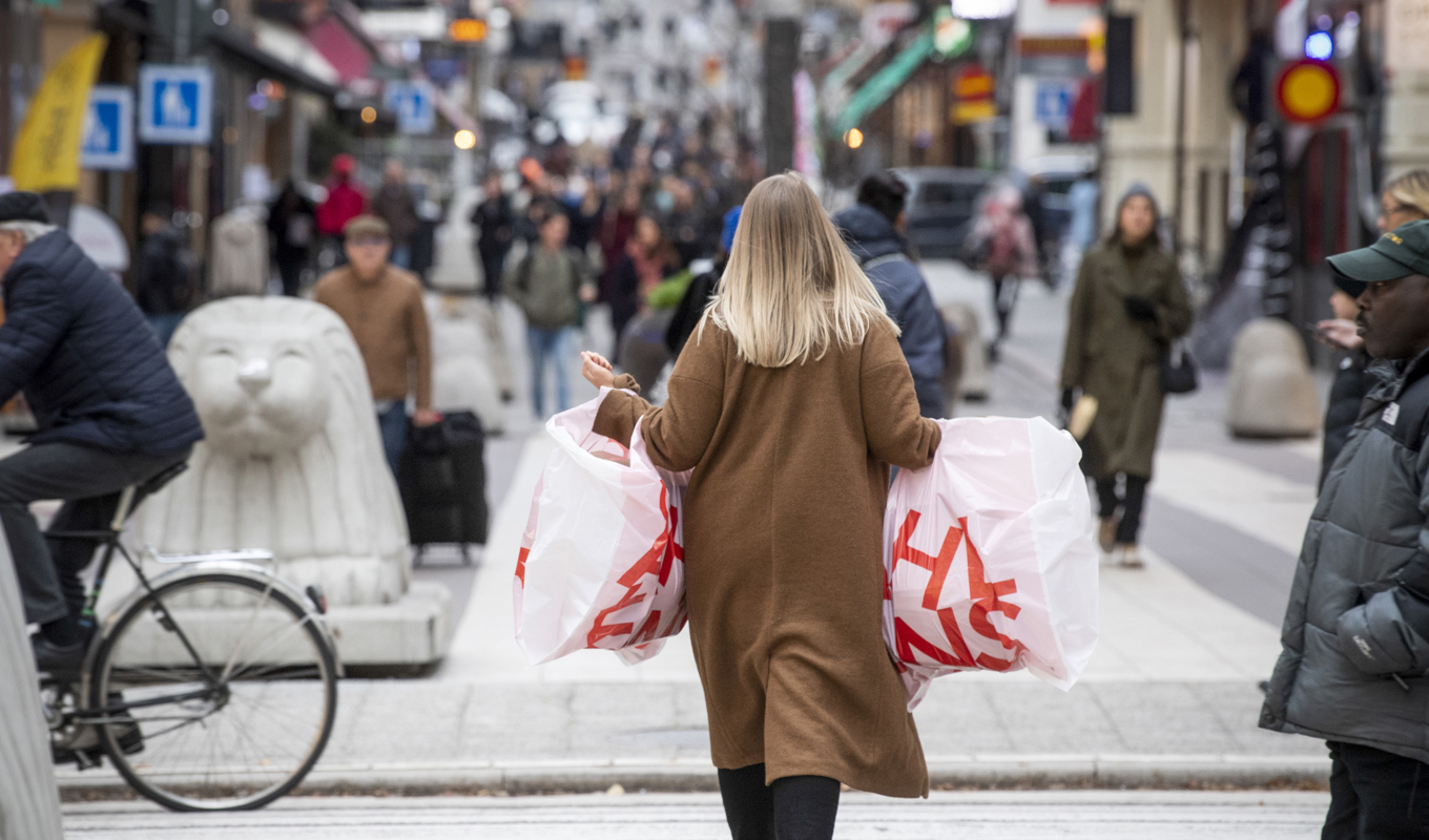 Konsumentpriserna sjönk i januari jämfört med december. Men inflationen – prisutvecklingen jämfört med ett år tidigare – ligger fortfarande över 10 procent. Arkivbild. Foto: Fredrik Sandberg/TT