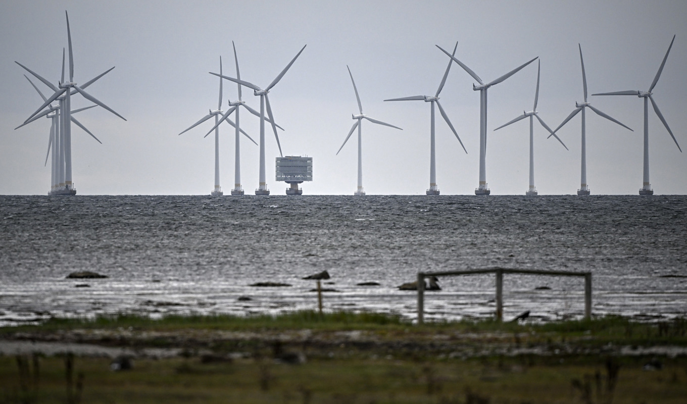 Regeringen går vidare med planer på havsbaserad vindkraft utanför Öland och Göteborg. Arkivbild på vindkraftverk utanför Bunkeflostrand. Foto: Johan Nilsson/TT