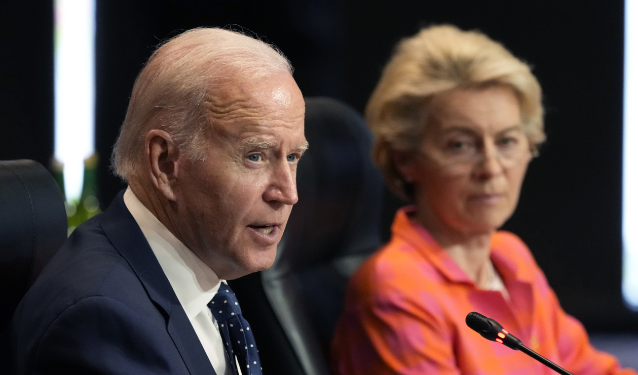 USA:s president Joe Biden och EU-kommissionens ordförande Ursula von der Leyen under G20-mötet i Indonesien i november förra året. Arkivbild. Foto: Alex Brandon/AP/TT