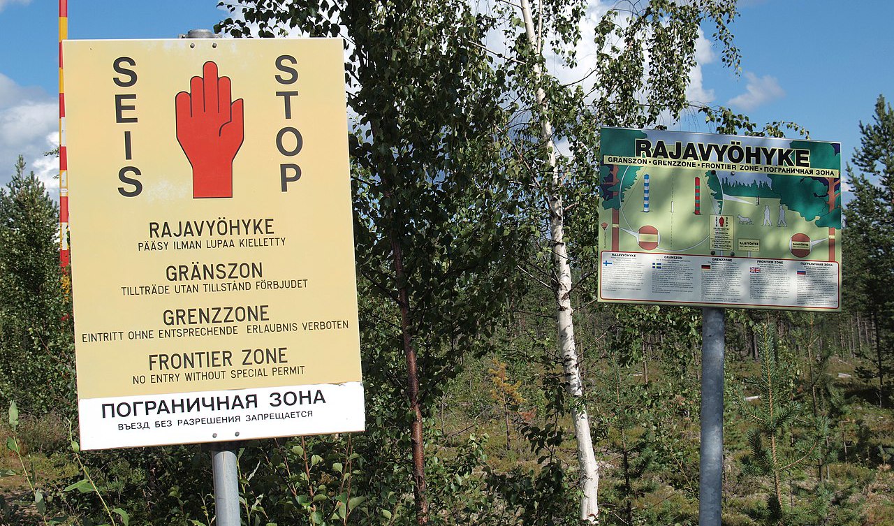 Finland har börjat bygga ett 1 340 kilometer långt stängsel mot Ryssland, eftersom att man bland annat befarar att Kreml kan använda migrantflöden som et led i en assymetrisk krigföring mot landet. Foto: JIP (CC BY-SA 3.0)