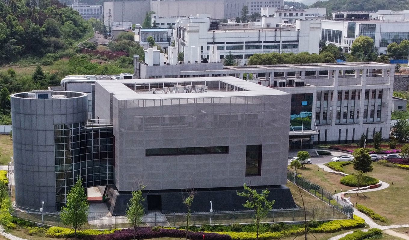 P4-laboratoriet vid Wuhans Institute of Virology, ett av de fåtal laboratorier i världen som godkänts för att hantera farliga virus, klass 4-patogener (P4). Foto: Hector Retamal/AFvia Getty Images