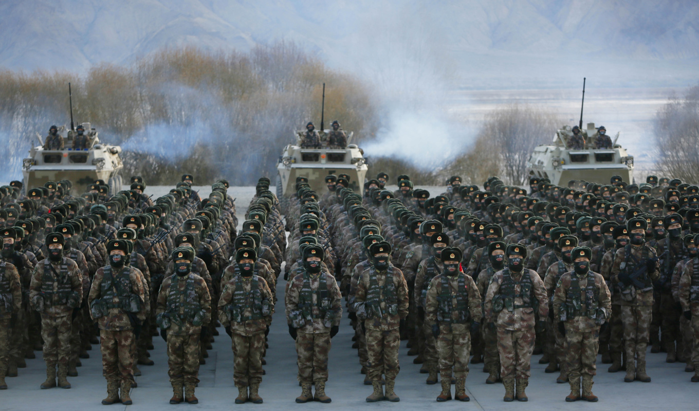 Kinesiska folkets befrielsearmé (FBA) grundades av Kinas kommunistparti 1927. Bilden är tagen vid en militärövning i Pamirbergen i Kashgar, Xinjiang.Foto: STR/AFP via Getty Images