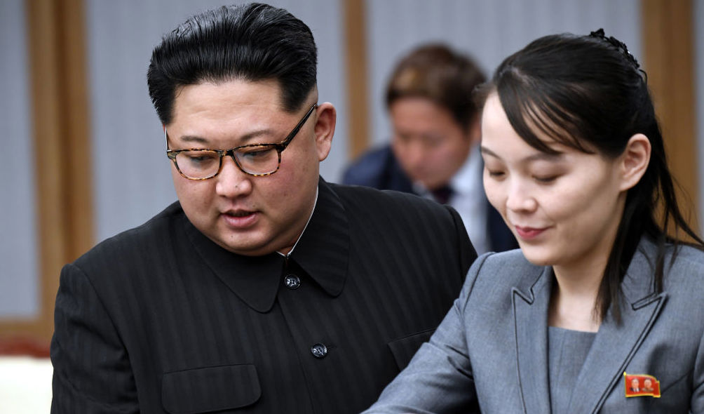 Nordkorea avfyrade under måndagsmorgonen ytterligare två missiler, vilket blir den tredje under loppet av tre dagar. Testet uppges vara en reaktion på USA:s gemensamma flygövningar med Sydkorea och Japan under söndagen. Foto: Korea Summit Press Pool/Getty Images