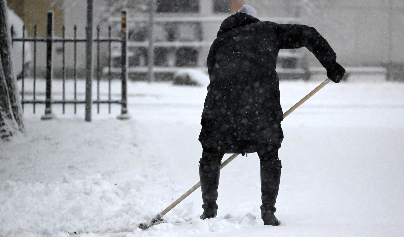 Det väntas bli uppemot 25 centimeter snö i delar av Sydsverige när ett snöoväder drar in på tisdagen. Arkivbild. Foto: Janerik Henriksson/TT