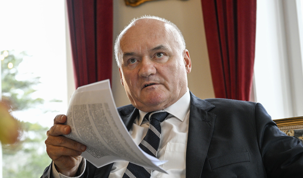 Ungerns vice talman Csaba Hende har en lista med "vidriga" uttalanden från svenska och finska politiker. Foto: Anders Wiklund/TT