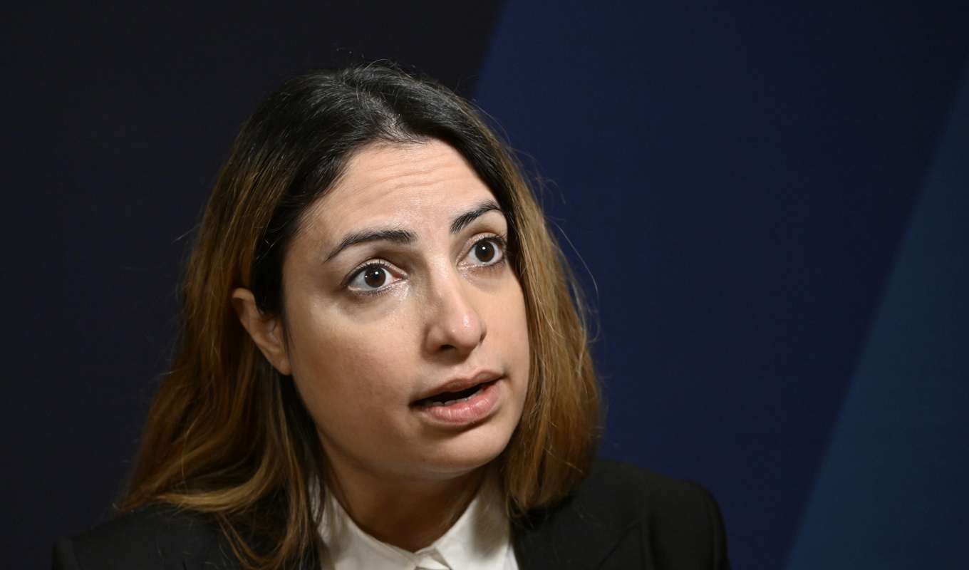 Vänsterpartiets partiledare Nooshi Dadgostar vill se ett liknande pristak på matpriser som införts i Frankrike. Arkivbild. Foto: Jonas Ekströmer/TT
