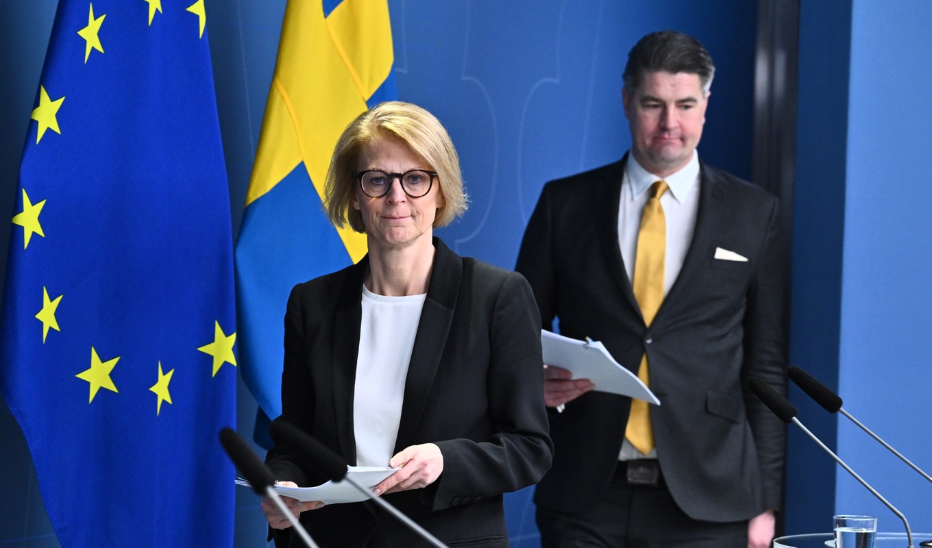 Finansminister Elisabeth Svantesson (M) och Sverigedemokraternas ekonomisk-politiske talesperson Oscar Sjöstedt. Foto: Claudio Bresciani/TT