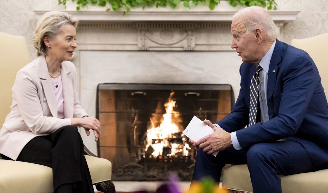 EU-kommissionens ordförande Ursula von der Leyen och USA:s president Joe Biden i Vita huset. Foto: Andrew Harnik/AP/TT