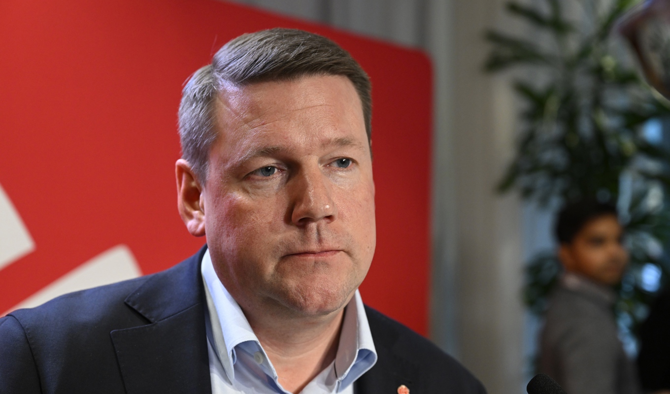 Socialdemokraternas partisekreterare Tobias Baudin säger att beslutet att neka 98 personer att bli medlemmar i S i Botkyrka ligger fast, inför mötet den 18 mars om vem som ska vara partiets toppnamn där. Arkivbild. Foto: Jessica Gow/TT