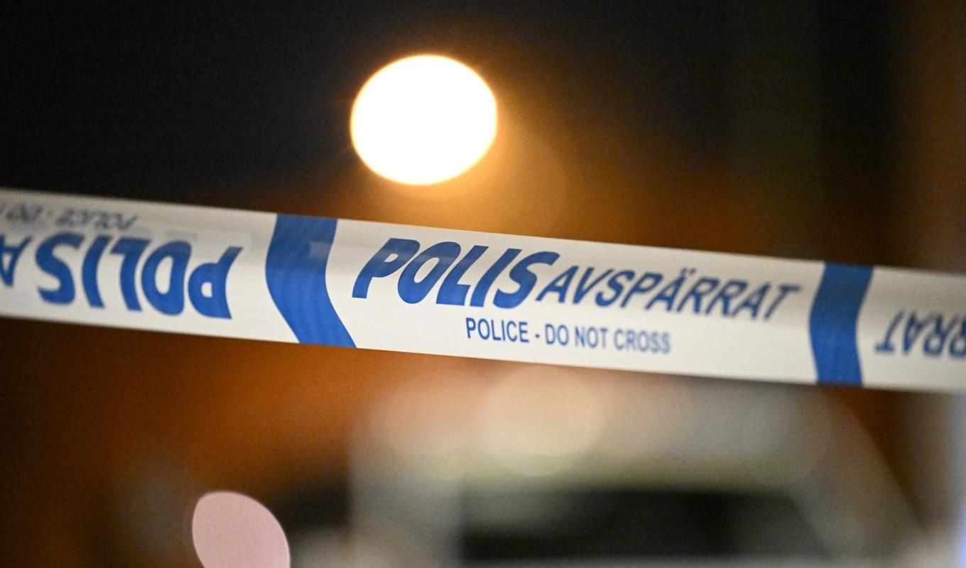 Brottsplatsen har spärrats av och polisen ska genomföra en teknisk undersökning. Arkivbild. Foto: Johan Nilsson/TT