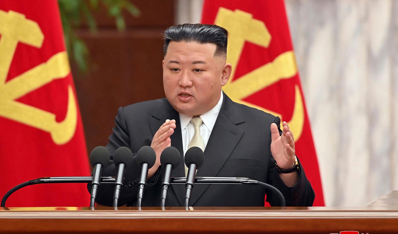 Nordkoreas diktator Kim Jong-Un uppges ha uttryckt "tillfredsställelse" under övningarna. Arkivbild. Foto: KCNA/KNS/AP/TT