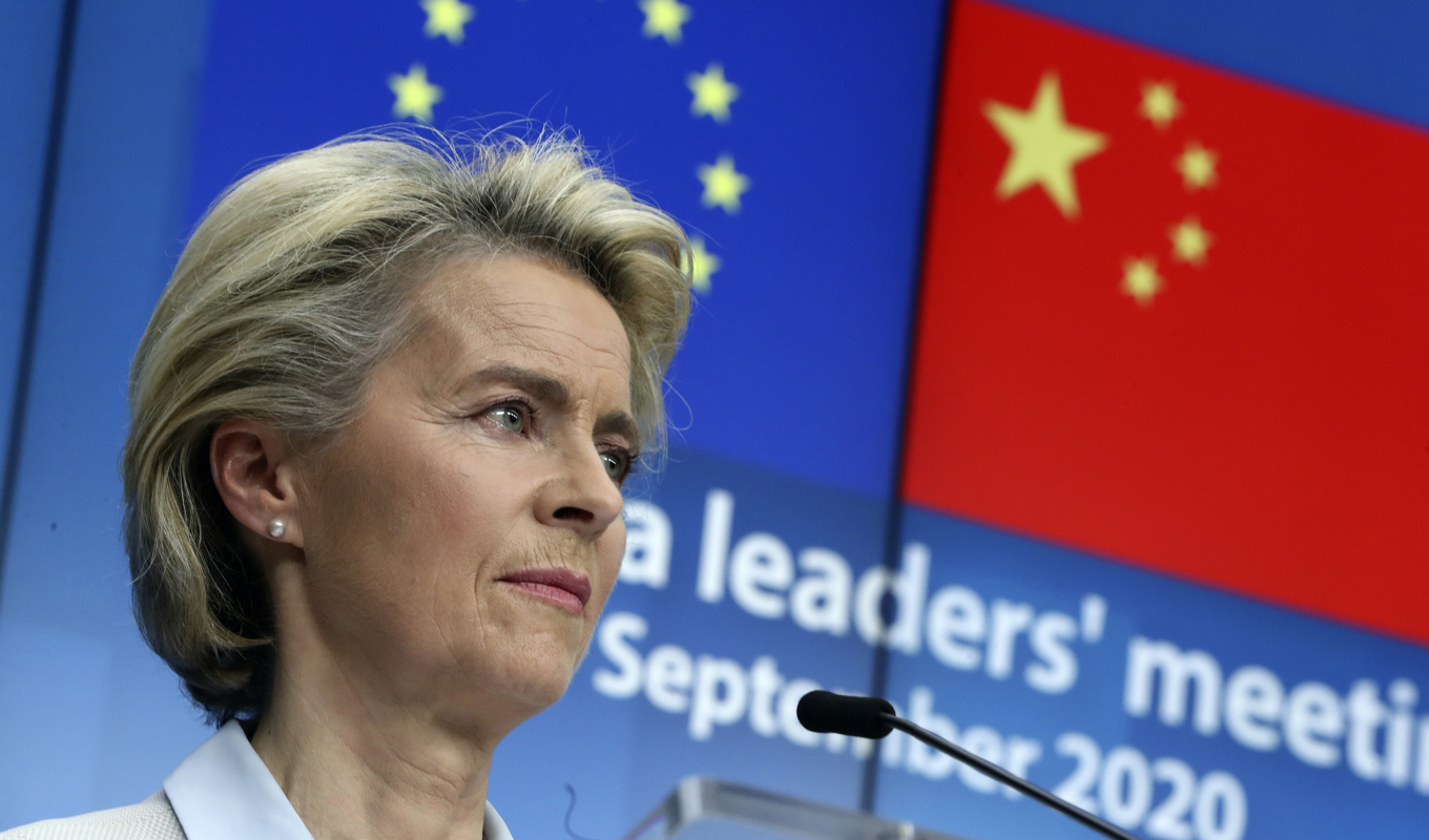 EU-kommissionens ordförande Ursula von der Leyen kommmer att möta Kinas president Xi Jinping i början av april. Arkivbild. Foto: Yves Herman/AP/TT