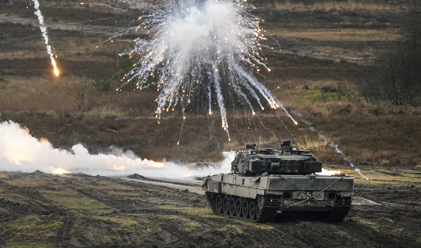 En tysk Leopard 2-stridsvagn under en övning i Tyskland. Arkivbild. Foto: Martin Meissner/AP/TT