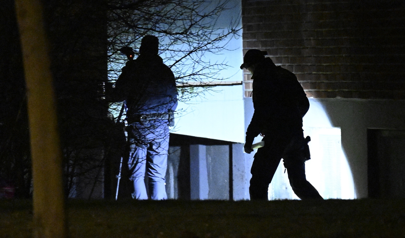 Polis och kriminaltekniker på plats efter en av explosionerna. Foto: Johan Nilsson/TT