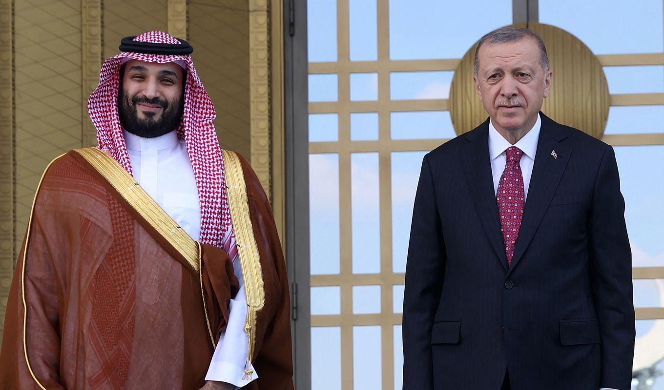 Saudiarabiens kronprins Mohammed bin Salman och Turkiets president Recep Tayyip Erdogan vid en officiell ceremoni i Ankara den 22 juni 2022.Foto: Dem Altan/AFP via Getty Images