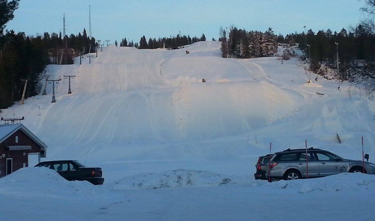 Vitberget, en välkänd skidbacke i Skellefteå, i Västerbottens län, blev i fredags föremål för ett polisinsats, efter att ett misstänkt objekt ska ha påträffats. Foto: Sebastian Lindgren. Arkivbild.