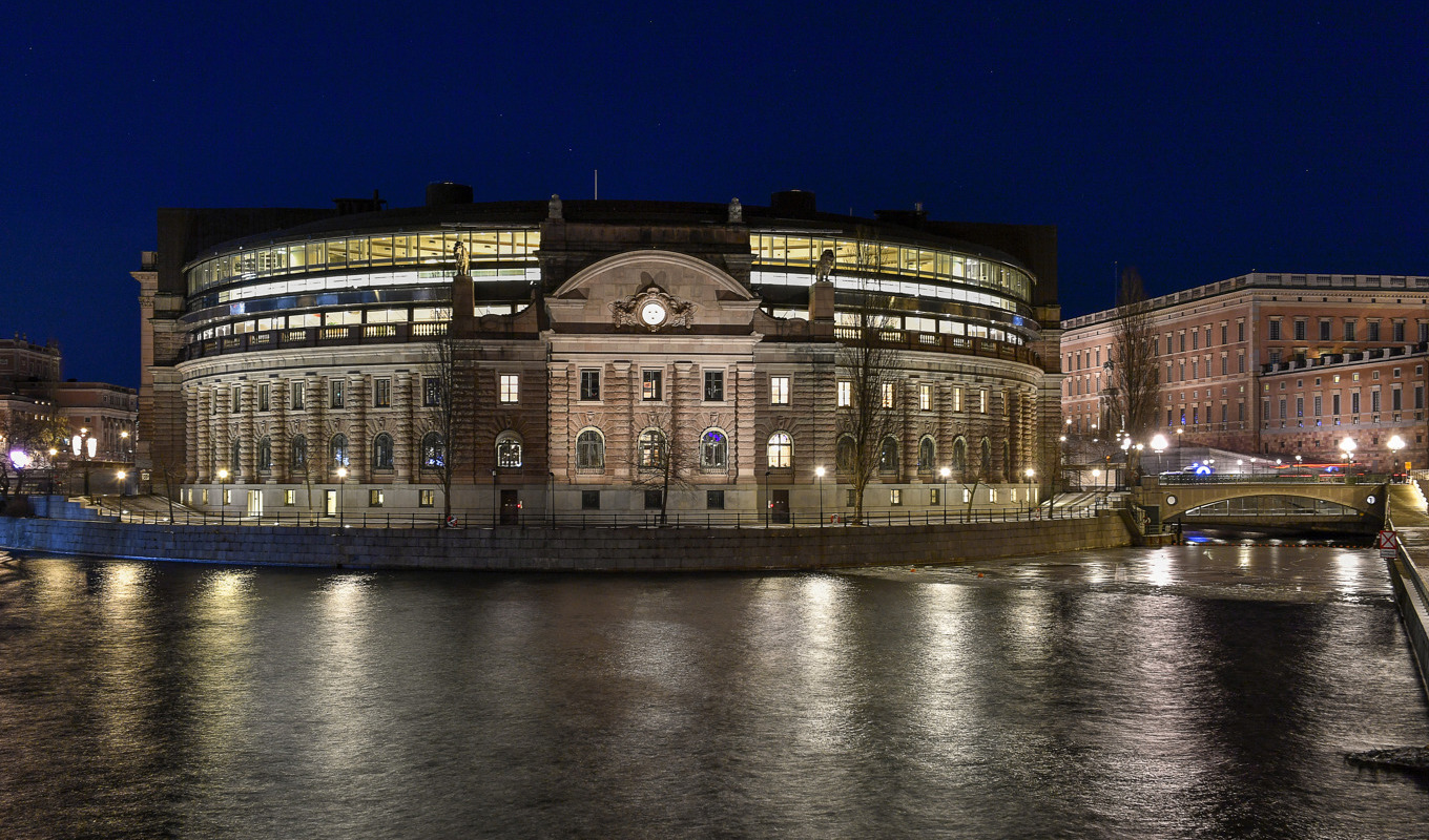 En kvinna döms för att ha utpressat en moderat riksdagspolitiker på tusentals kronor. Arkivbild. Foto: Jonas Ekströmer/TT