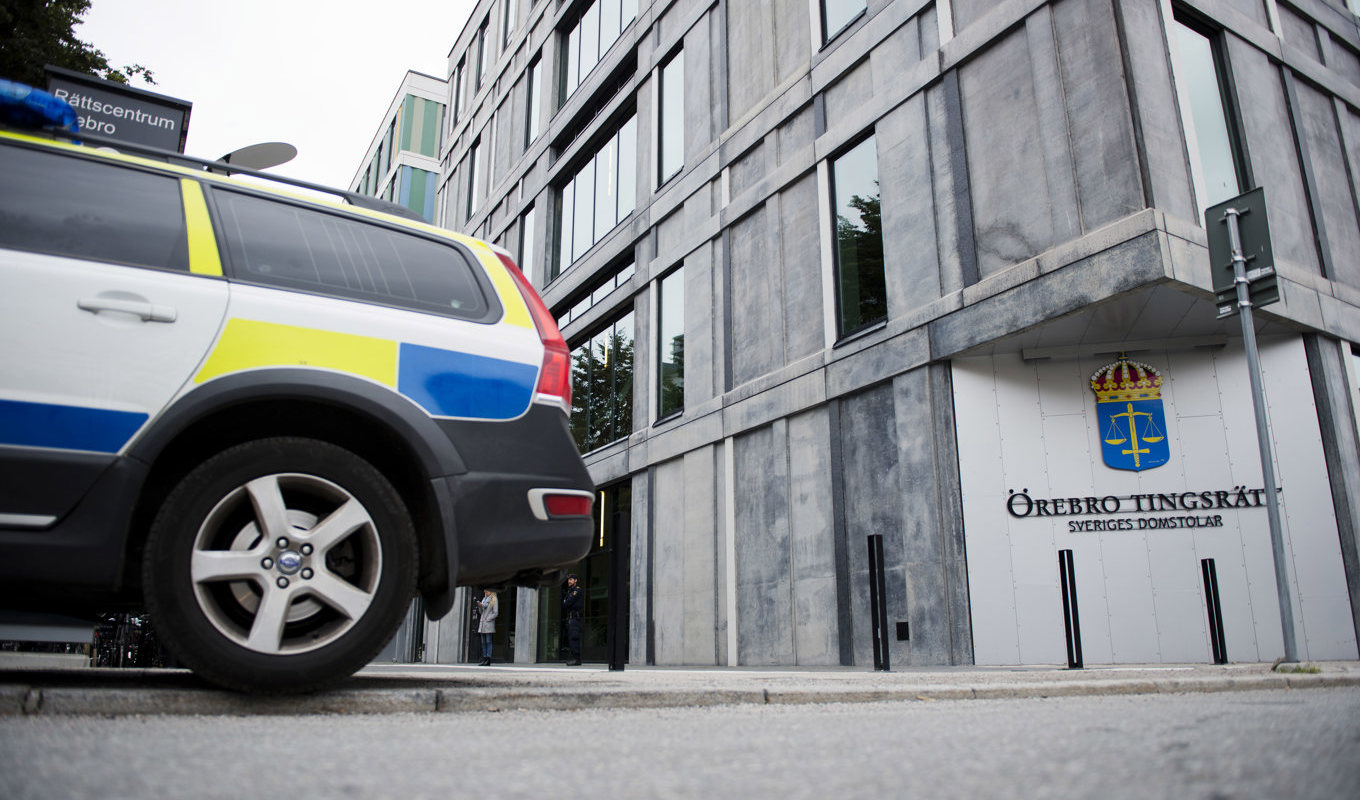 Fyra personer hade åtalats vid Örebro tingsrätt. En av dem frias medan de andra tre döms för grovt sabotage mot blåljusverksamhet. Arkivbild. Foto: Filip Erlind/TT