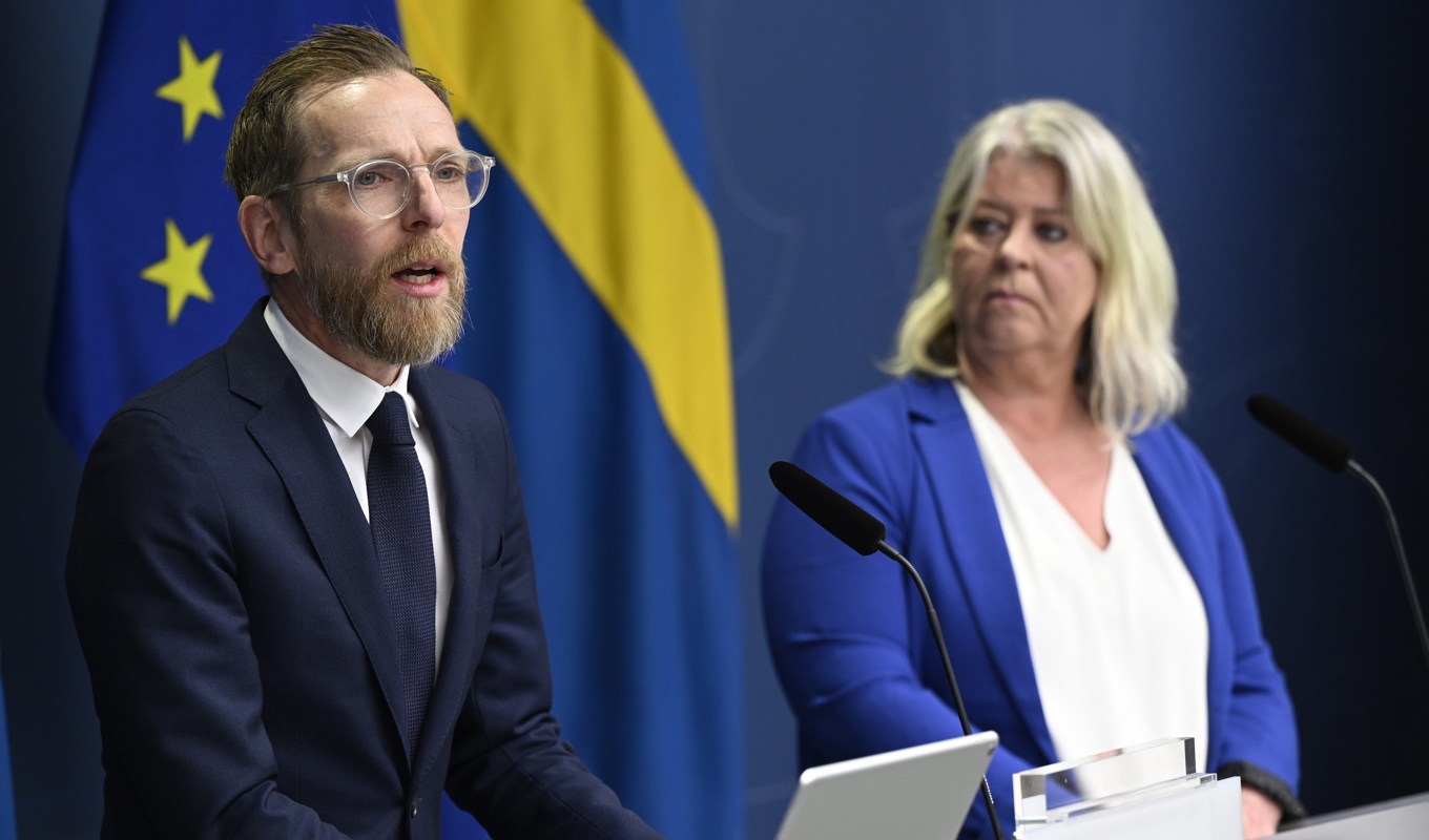 Socialminister Jakob Forssmed (KD) och socialtjänstminister Camilla Waltersson Grönvall (M) håller pressträff om att öka antalet familjehem. Foto: Henrik Montgomery/TT