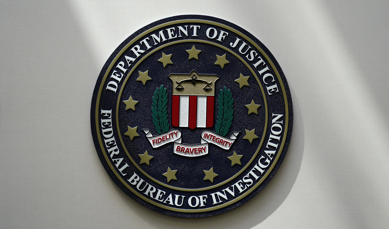 FBI och det amerikanska justitiedepartementets logotyp. Arkivbild. Foto: Charlie Neibergall/AP/TT