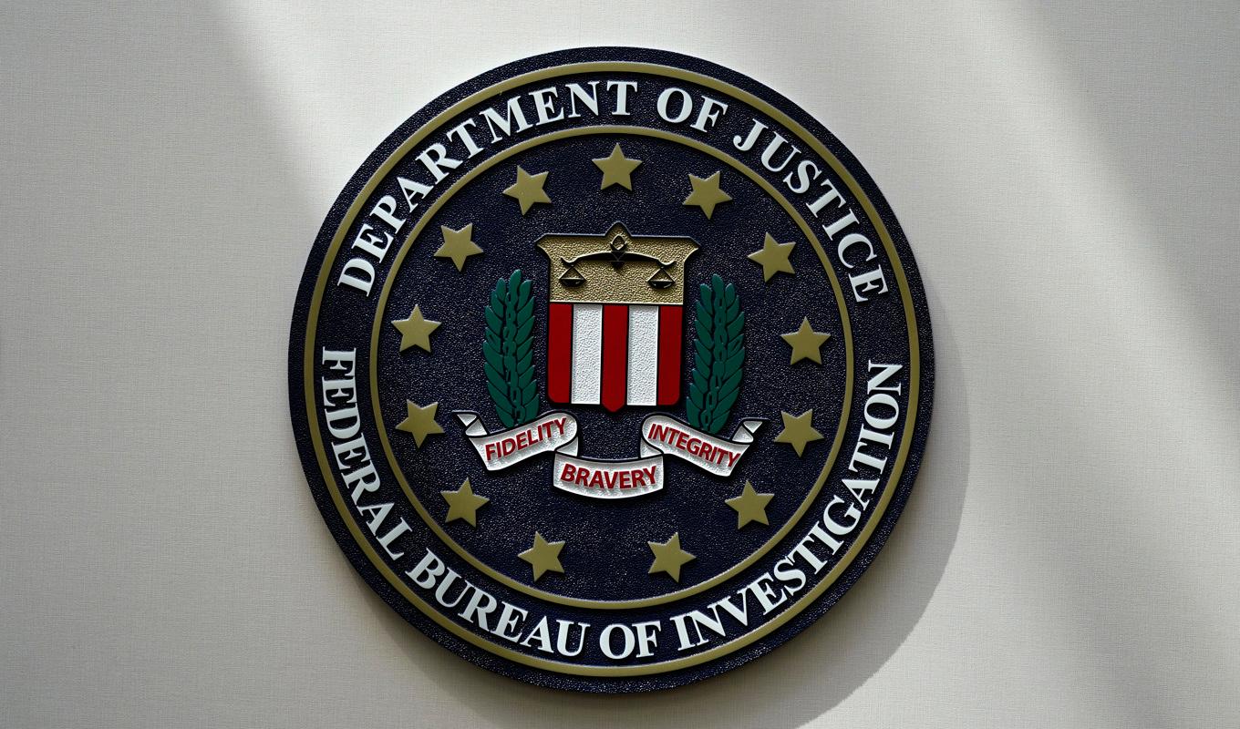 FBI och det amerikanska justitiedepartementets logotyp. Arkivbild. Foto: Charlie Neibergall/AP/TT