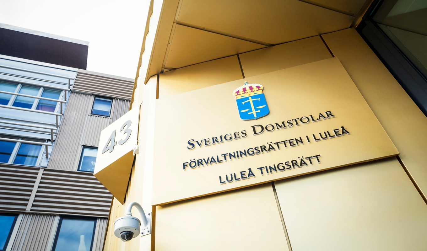 Under jakten blockerades polisbilens färdväg av en hjullastare. Arkivbild. Foto: Susanne Lindholm/TT