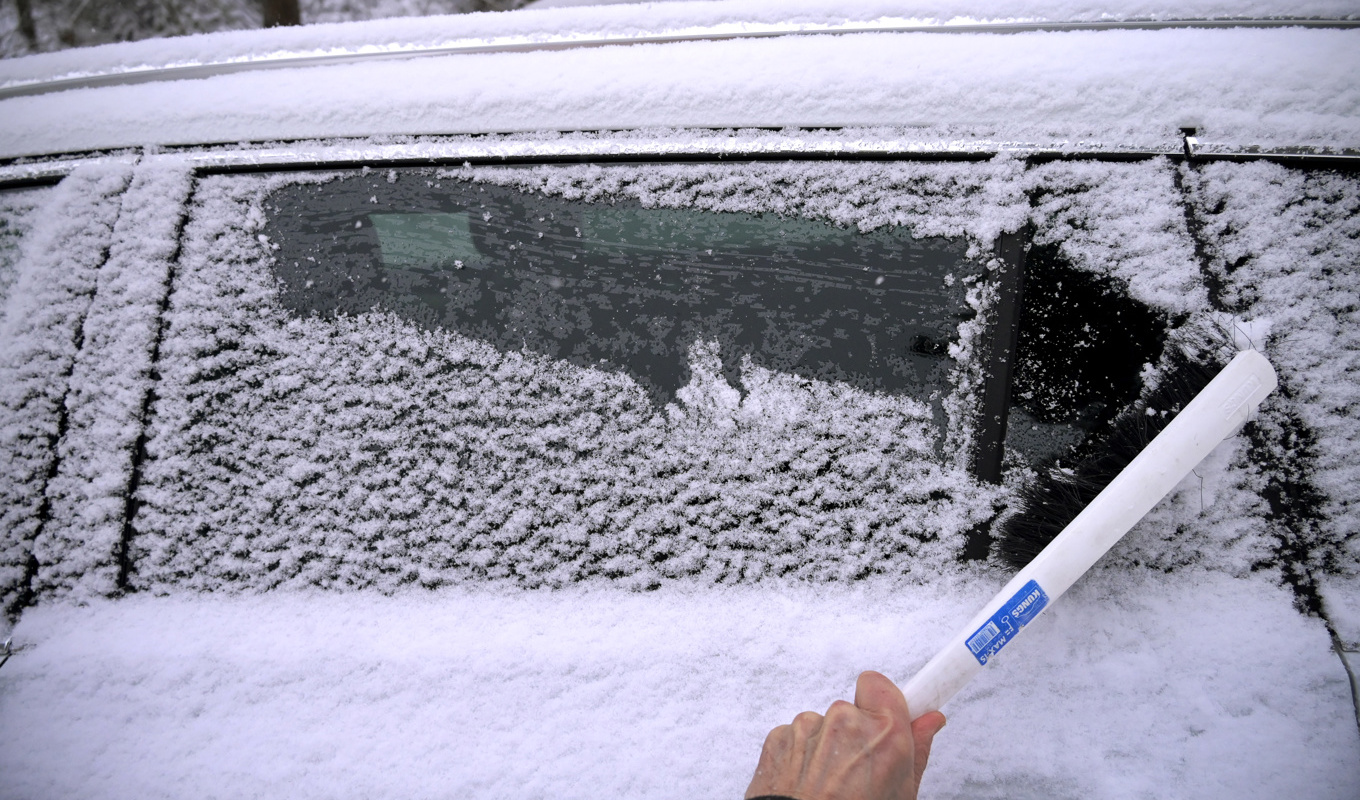 SMHI varnar för att det kan falla 5–10 centimeter snö i delar av mellersta Sverige under måndagskvällen och tisdagen. Arkivbild. Foto: Janerik Henriksson/TT