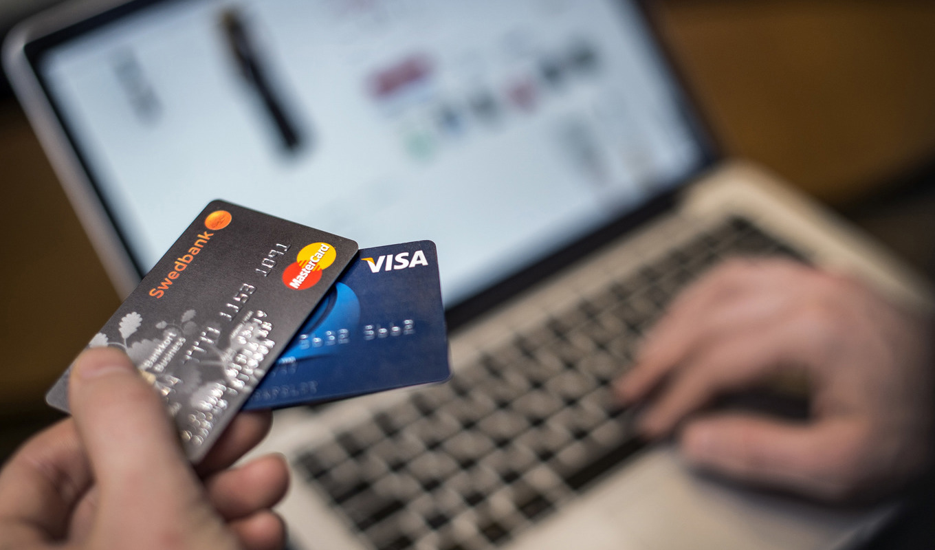 Håll hårt i dina kontouppgifter. Under årets första kvartal ökade antalet anmälningar om kortbedrägeri med 87 procent. Arkivbild. Foto: Marcus Ericsson/TT