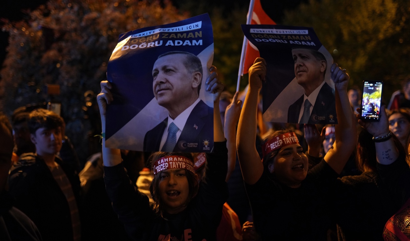 President Recep Tayyip Erdogan har fortfarande flest röster när merparten av dem har räknats. Foto: Francisco Seco/AP/TT