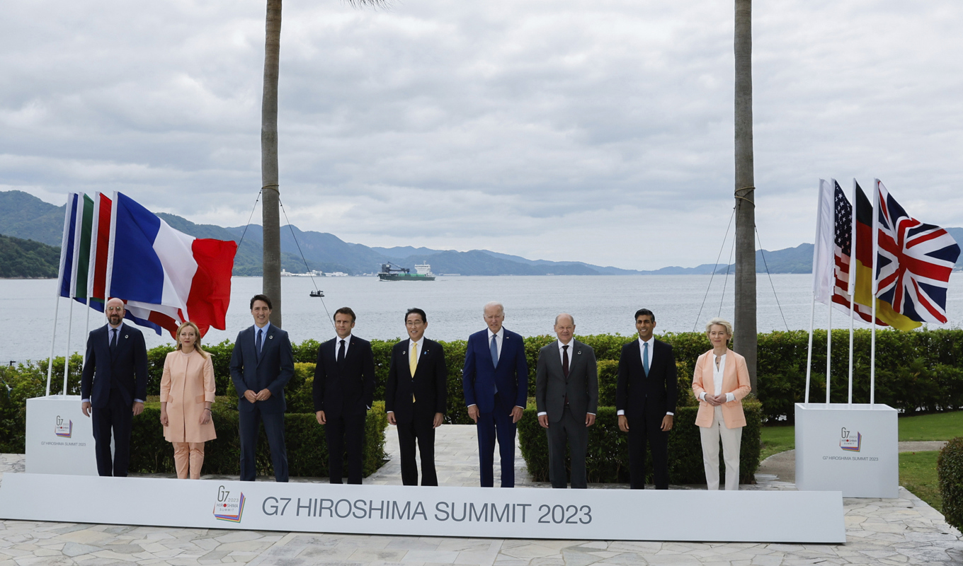 Ledarna för G7-länderna samt representanter för EU under mötet i Hiroshima. Foto: Jonathan Ernst/AP/TT