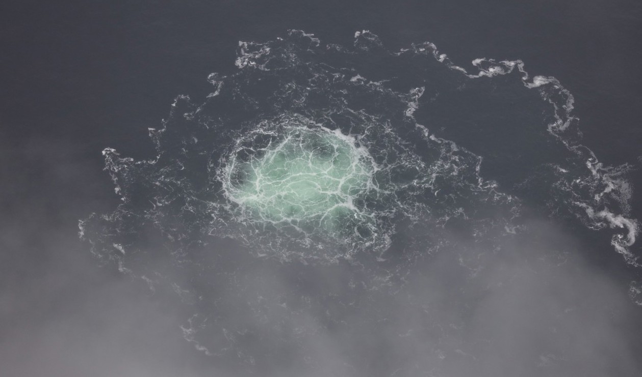 Bild på en av Nord Stream-läckorna. Arkivbild. Foto: Kustbevakningen via AP/TT