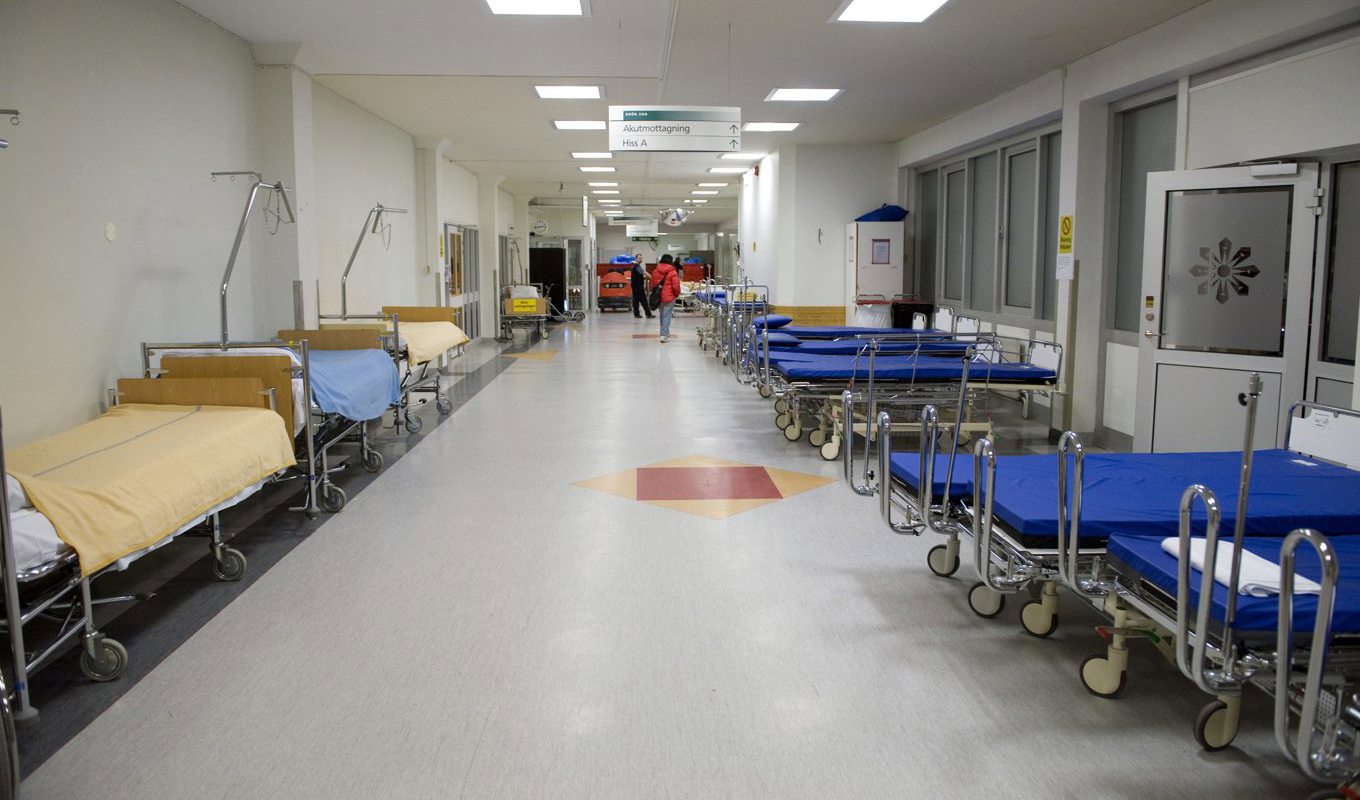 Bristen på vårdplatser i landet är akut, enligt en kartläggning från Socialstyrelsen. Arkivbild. Foto: Bertil Ericson/TT