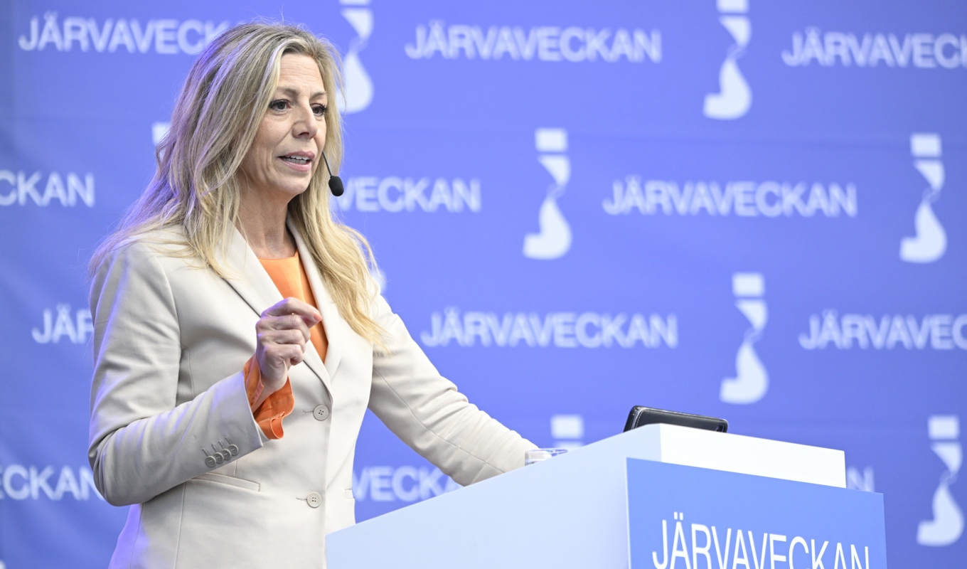 Sverigedemokraternas gruppledare Linda Lindberg höll partiets tal på Järvaveckan i Stockholm. Foto: Henrik Montgomery/TT