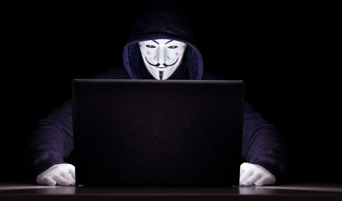 Vilka jobbar egentligen på dessa ljusskygga trollfabriker?