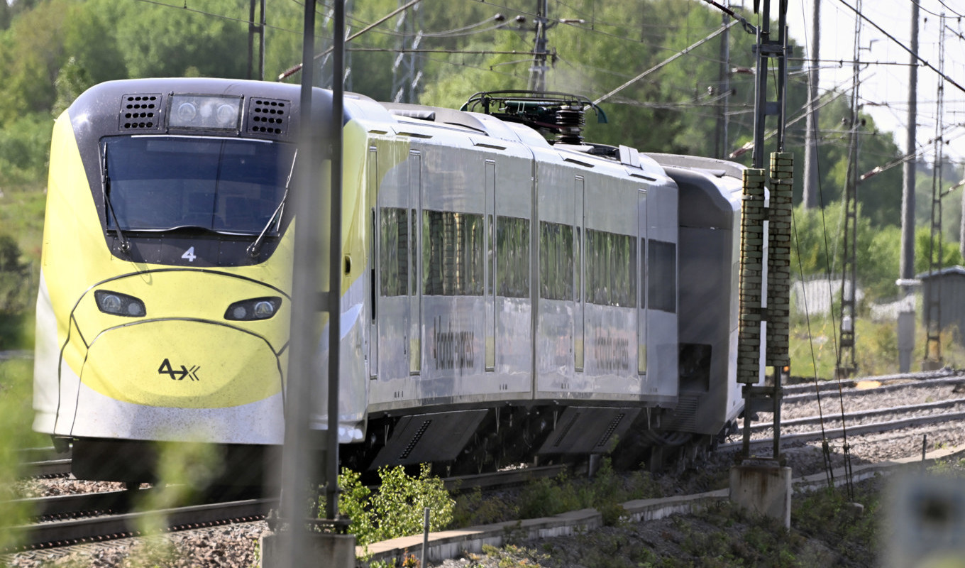 Arlanda Express spårade ur i lördags på väg mot flygplatsen. En förundersökning har nu inletts av polisen. Foto: Pontus Lundahl / TT