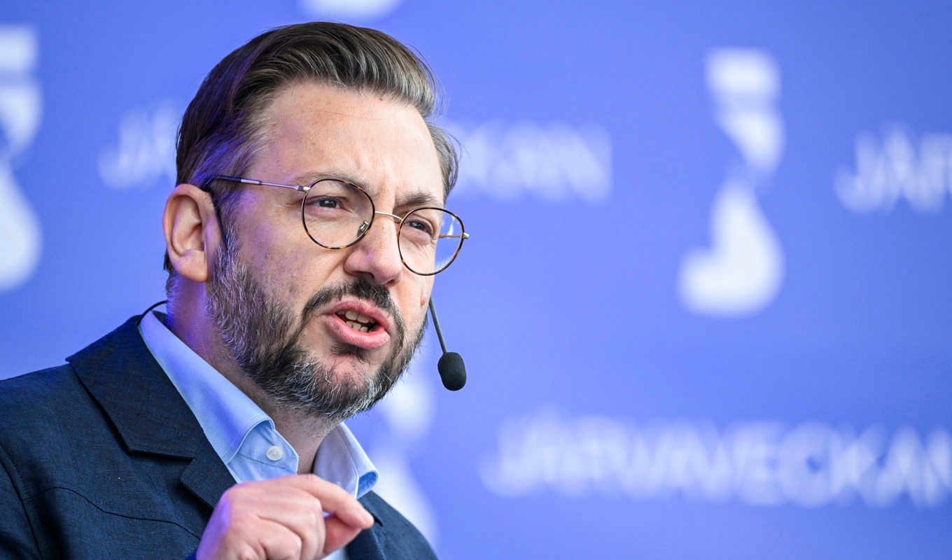 Centerpartiets ledare Muharrem Demirok är en av de partiledare som talat under Järvaveckan i år. Foto: Henrik Montgomery/TT