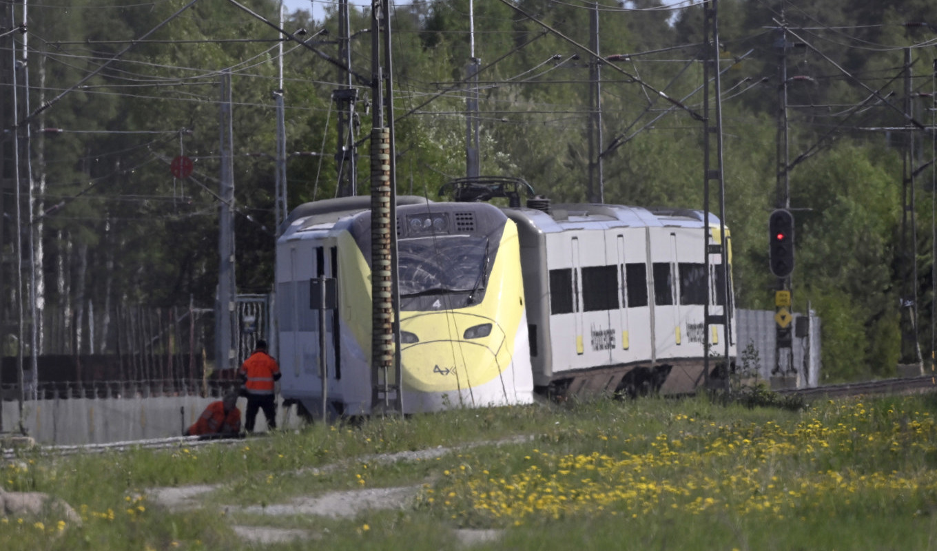 Det kan dröja till juli innan tågtrafiken går för fullt mellan Stockholm och Uppsala efter urspårningen i slutet av maj. Arkivbild. Foto: Pontus Lundahl / TT