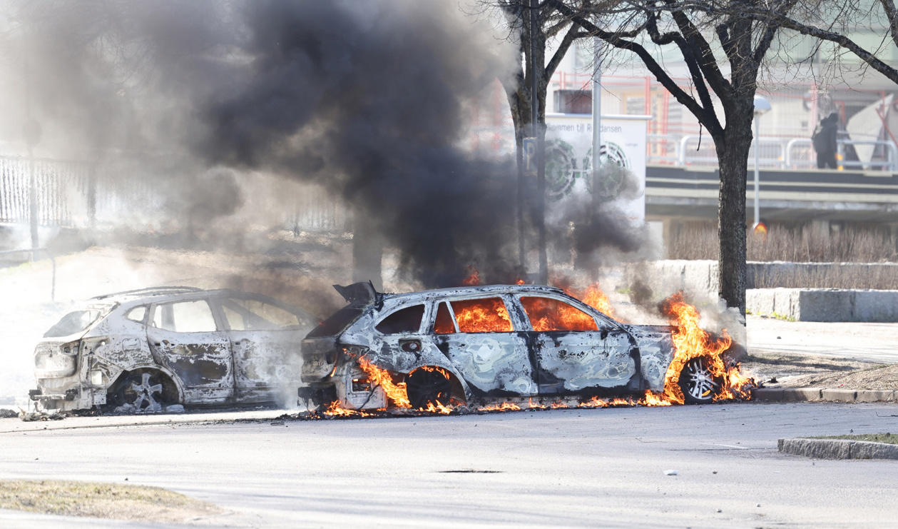 Fyra personer döms efter upploppen i Norrköping under påsken i fjol. Arkivbild. Foto: Stefan Jerrevång/TT